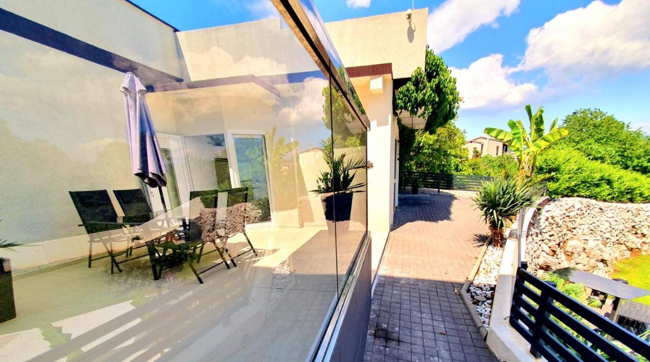 Penthouse Jacuzzi & Pool Apartmants Opatija Exterior photo