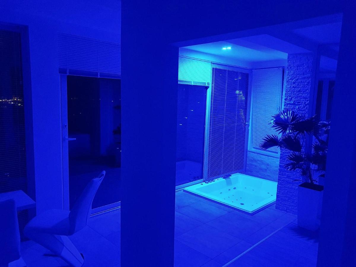Penthouse Jacuzzi & Pool Apartmants Opatija Exterior photo