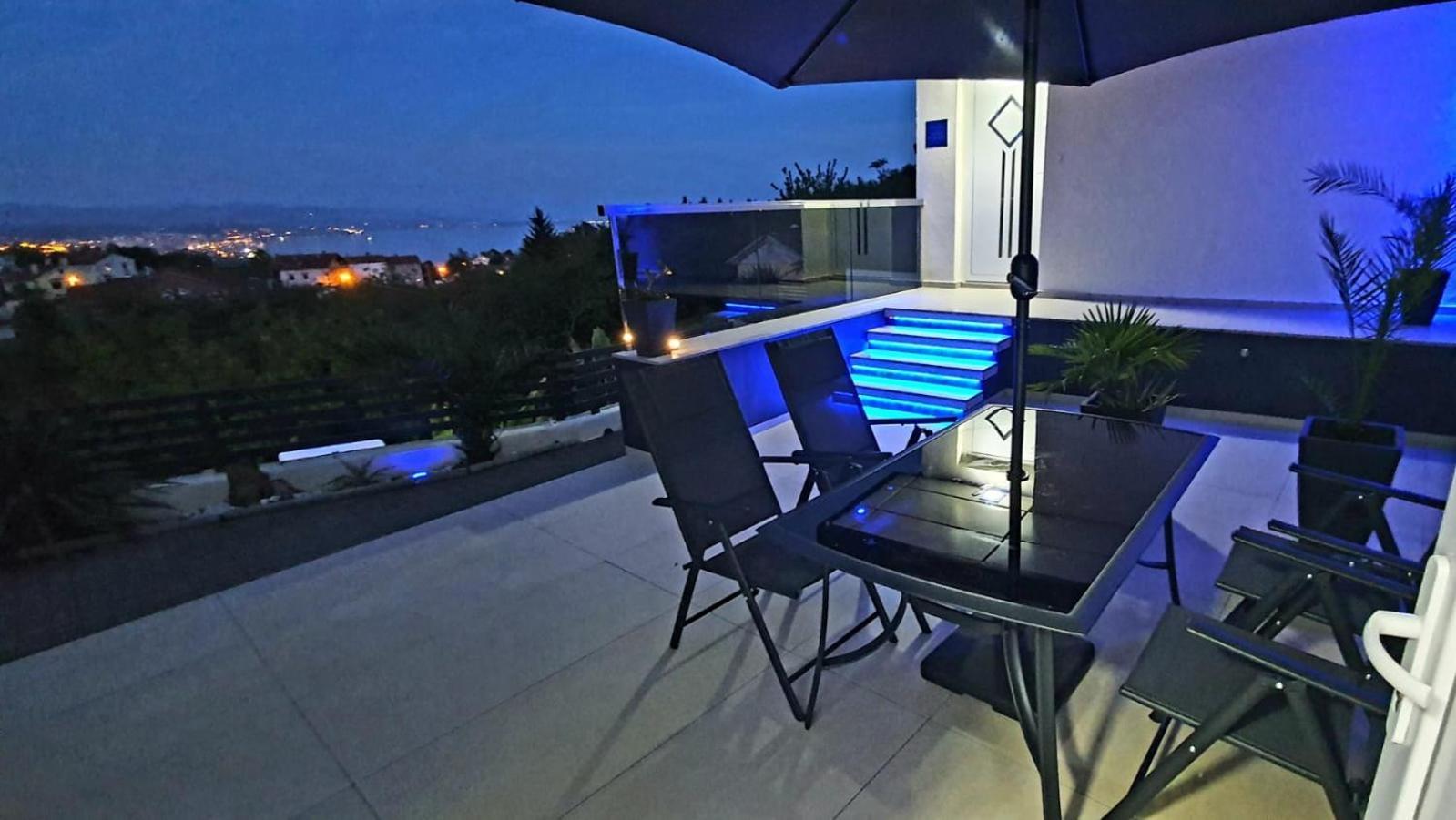 Penthouse Jacuzzi & Pool Apartmants Opatija Exterior photo
