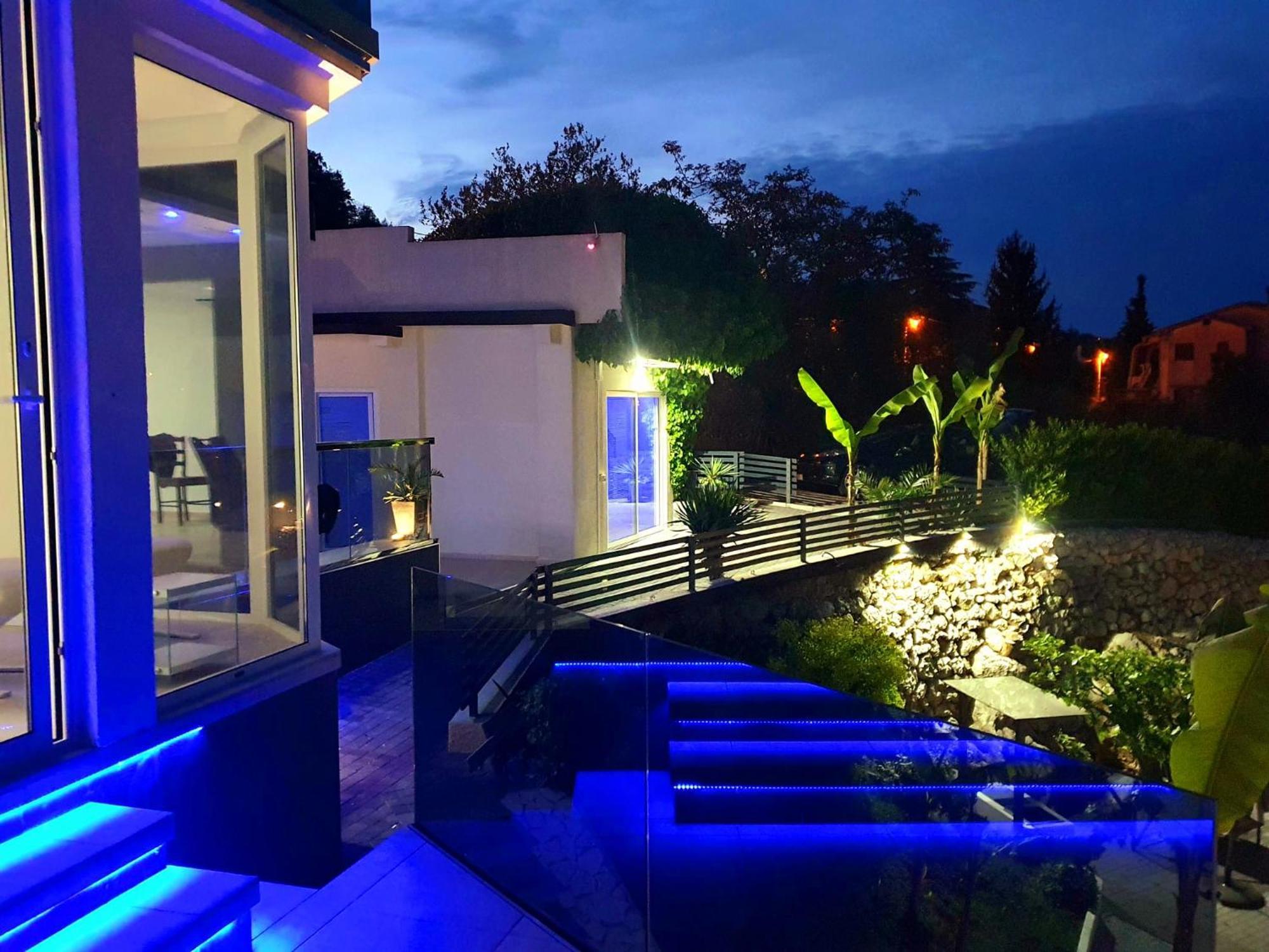 Penthouse Jacuzzi & Pool Apartmants Opatija Exterior photo